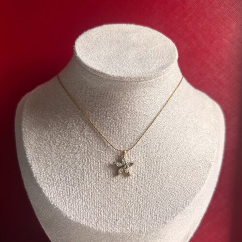 White Daisy Necklace
